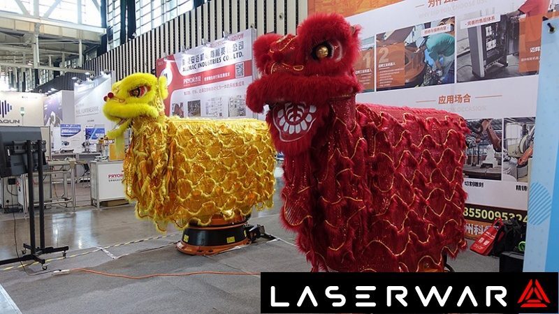 Танцующие львы на стенде LASERWAR