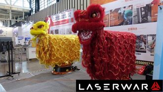 Танцующие львы на стенде LASERWAR