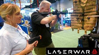 Демонстрация лазертаг-оборудования LASERWAR на выставке.