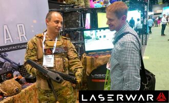 Обсуждение лазертаг-оружия LASERWAR на стенде