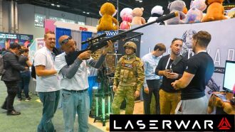 Примерка снайперской винтовки LASERWAR с оптическим прицелом.