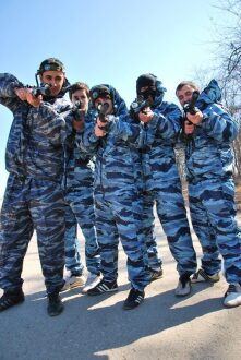 LASERWAR: отряд в синем камуфляже готов к атаке