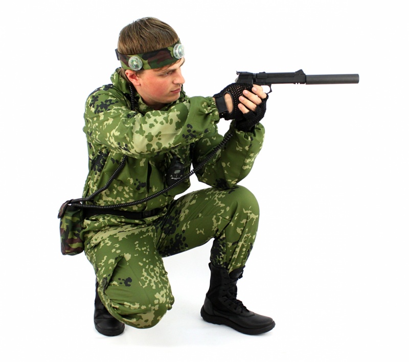 Снайпер LASERWAR в пиксельном камуфляже с пистолетом