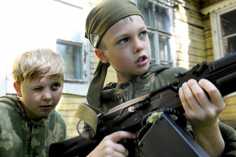 Юные бойцы LASERWAR в засаде!