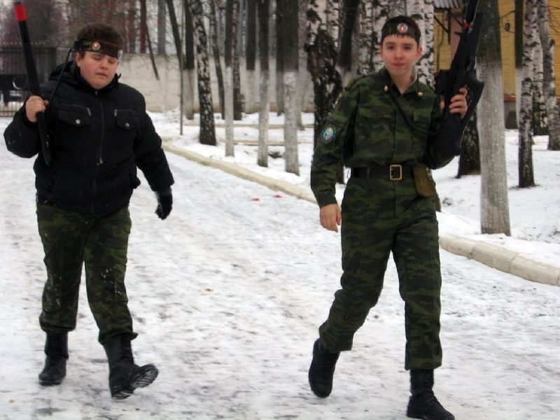 Два бойца LASERWAR на зимней тренировке.