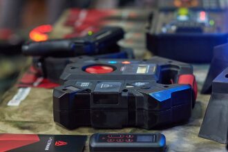 Лазертаг-оборудование LASERWAR на выставочном стенде.