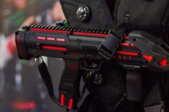 Тактический лазертаг-автомат LASERWAR с красными акцентами