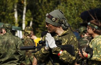 Боец LASERWAR в ожидании игры.