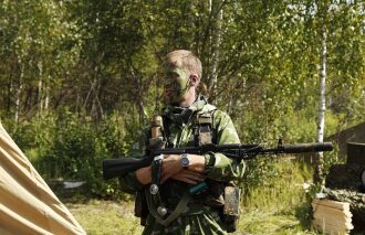 Боец LASERWAR в полной боевой готовности.