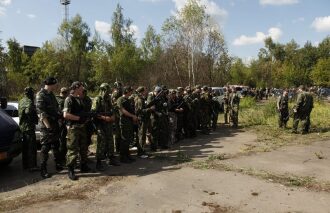 Бойцы LASERWAR выстроились перед началом игры.