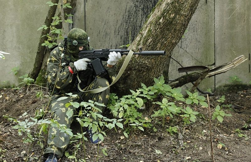 LASERWAR: засада у дерева, прицел на противника.