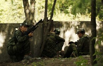 LASERWAR: бойцы в засаде, готовятся к решающему броску.