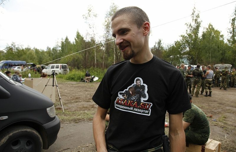 LASERWAR: улыбка игрока перед началом лазертаг-битвы.