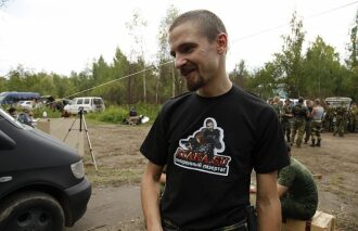 LASERWAR: улыбка игрока перед началом лазертаг-битвы.