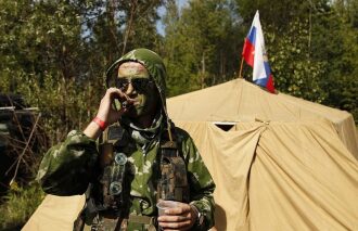 LASERWAR: боец наслаждается моментом перед игрой.