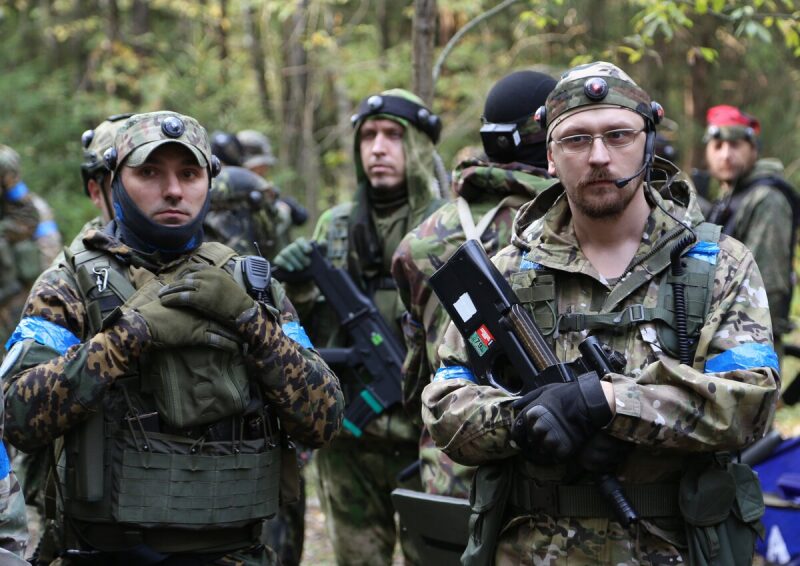 Бойцы LASERWAR в ожидании команды
