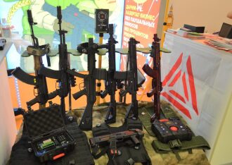 Набор игрового оружия LASERWAR на стенде