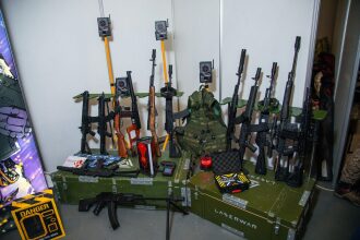 Разнообразие тагеров LASERWAR на стенде