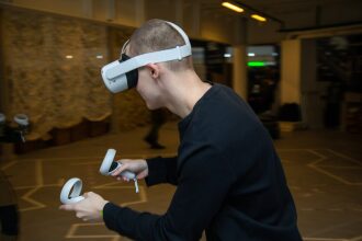 Погружение в виртуальную реальность с контроллерами LASERWAR.