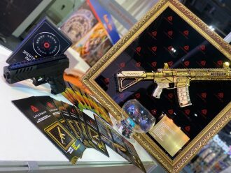 Золотой автомат LASERWAR в роскошной раме.