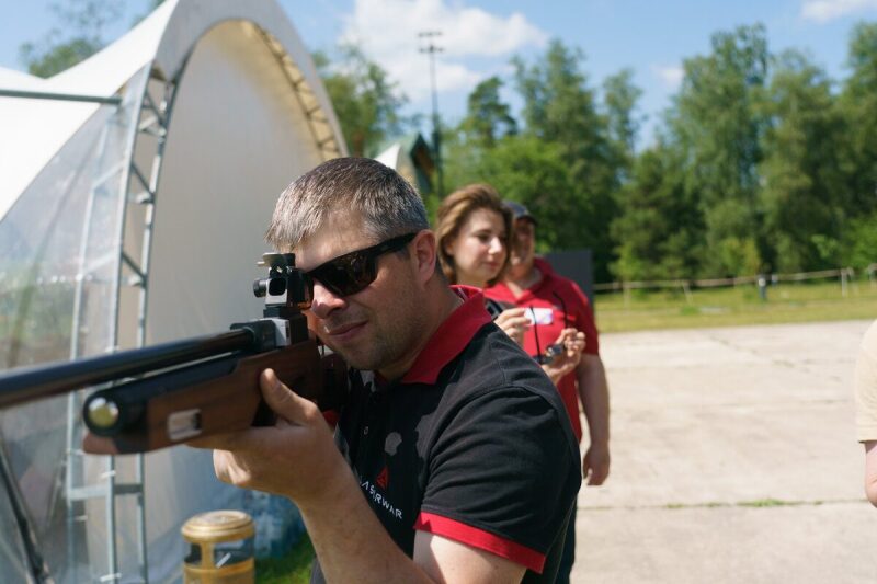 Прицеливание из винтовки LASERWAR на открытом полигоне