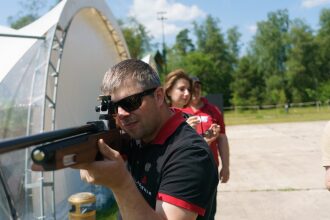 Прицеливание из винтовки LASERWAR на открытом полигоне