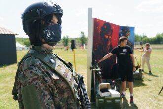 Манекен в камуфляже с маской LASERTAG TEAM