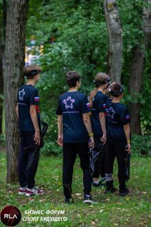 Команда юных бойцов LASERWAR в лесу