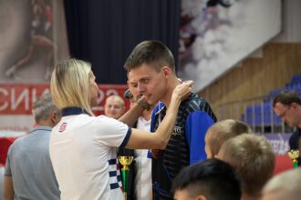 Награждение победителя медалью LASERWAR