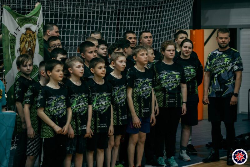 Команда LASERWAR в ожидании начала игры.