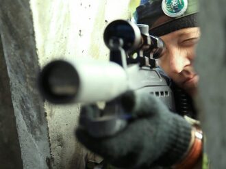 Фокус на цели: игрок LASERWAR снайпер