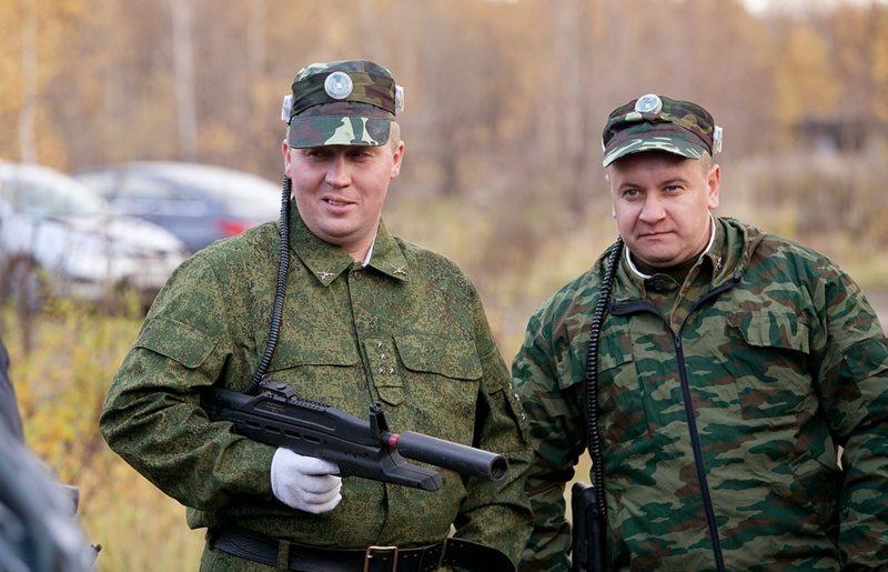 Два бойца LASERWAR в полной экипировке.