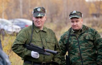 Два бойца LASERWAR в полной экипировке.