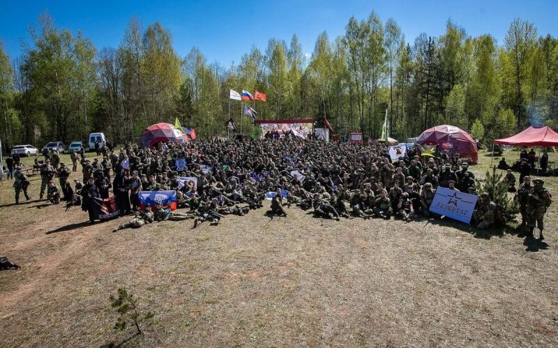 Многочисленная команда LASERWAR собралась на поляне