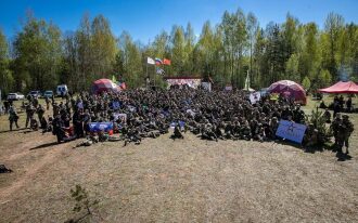 Многочисленная команда LASERWAR собралась на поляне