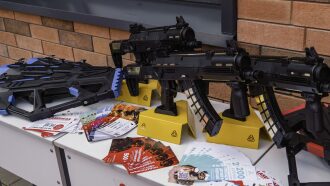 Лазертаг-оружие LASERWAR на выставочном стенде