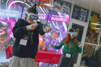 Погружение в мир игры с VR-гарнитурой LASERWAR.