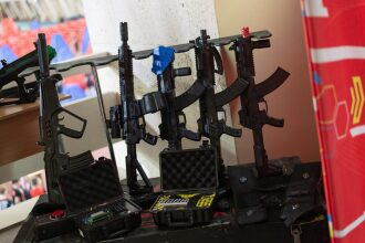 Разнообразие лазертаг-оружия LASERWAR и экипировки.