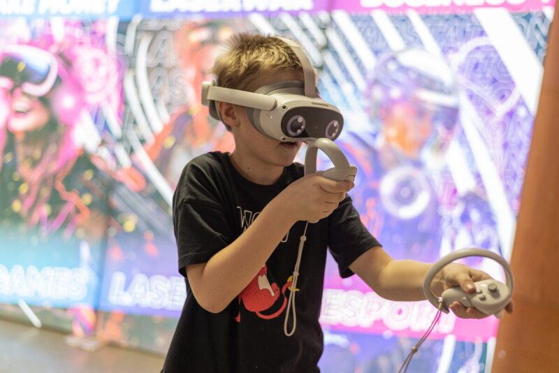 Погружение в виртуальную реальность с VR-шлемом LASERWAR.