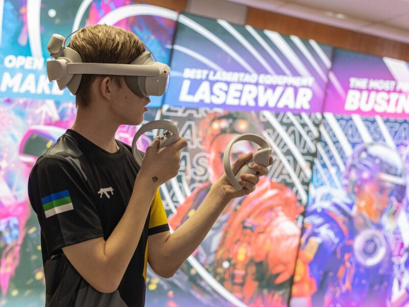 Погружение в виртуальный бой с VR-контроллером LASERWAR.
