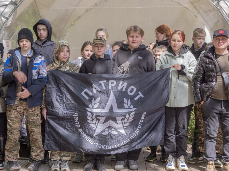Команда «Патриот» готовится к битве с флагом.