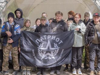 Команда «Патриот» готовится к битве с флагом.