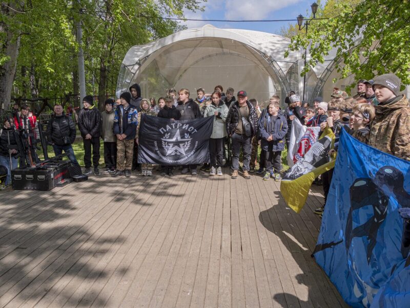 Команда «Патриот» готовится к игре с черным флагом.