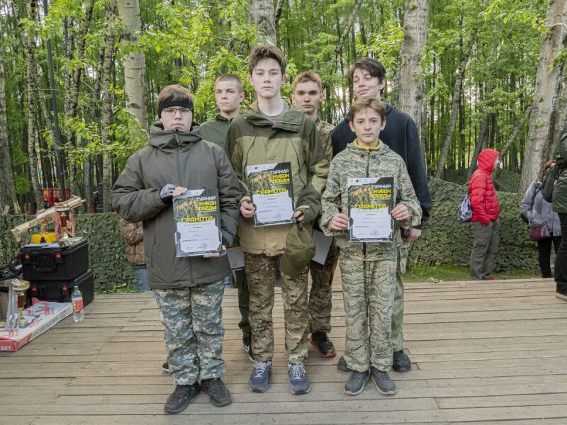 Победители турнира LASERWAR получили грамоты.