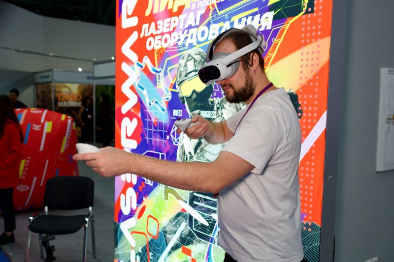 Тестирование VR-очков на выставке РАППА ОСЕНЬ 2025.