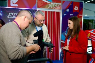 Демонстрация лазертаг-оружия на РАППА ЭКСПО 2025