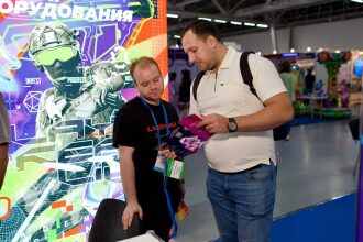 Обсуждение брошюры LASERWAR на осеннем форуме.