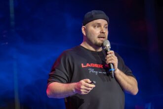 Спикер LASERWAR с микрофоном и пультом управления