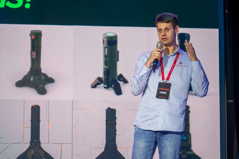 Спикер LASERWAR демонстрирует новое оборудование