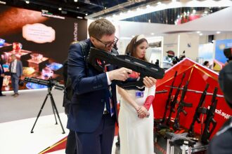 LASERWAR: примерка футуристичного оружия на форуме 2026